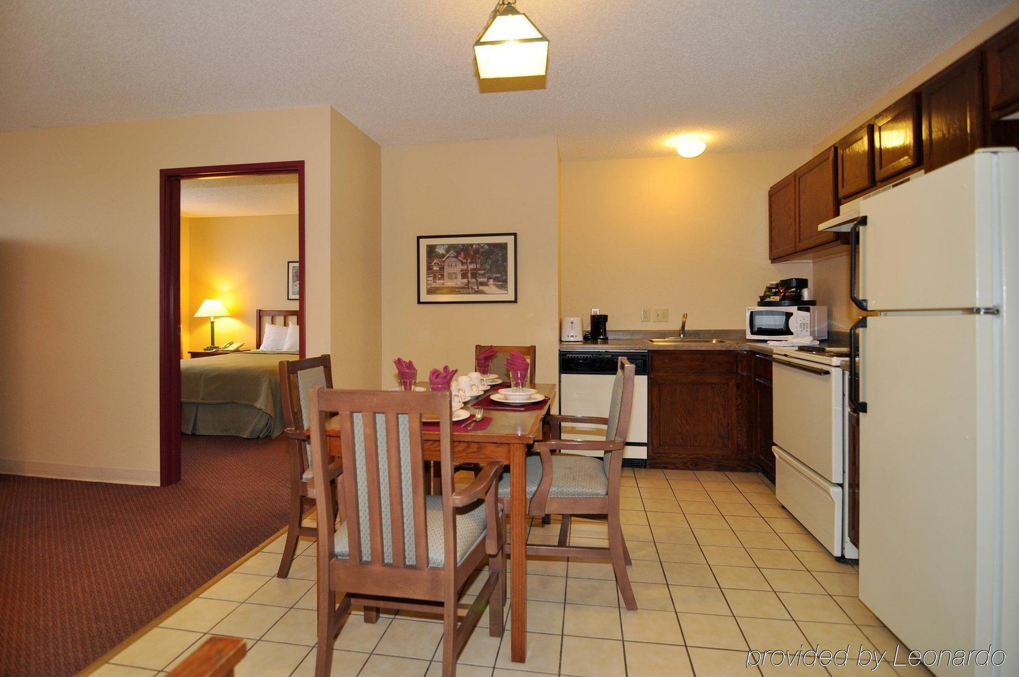 Norwood Inn And Suites Chaska Room photo