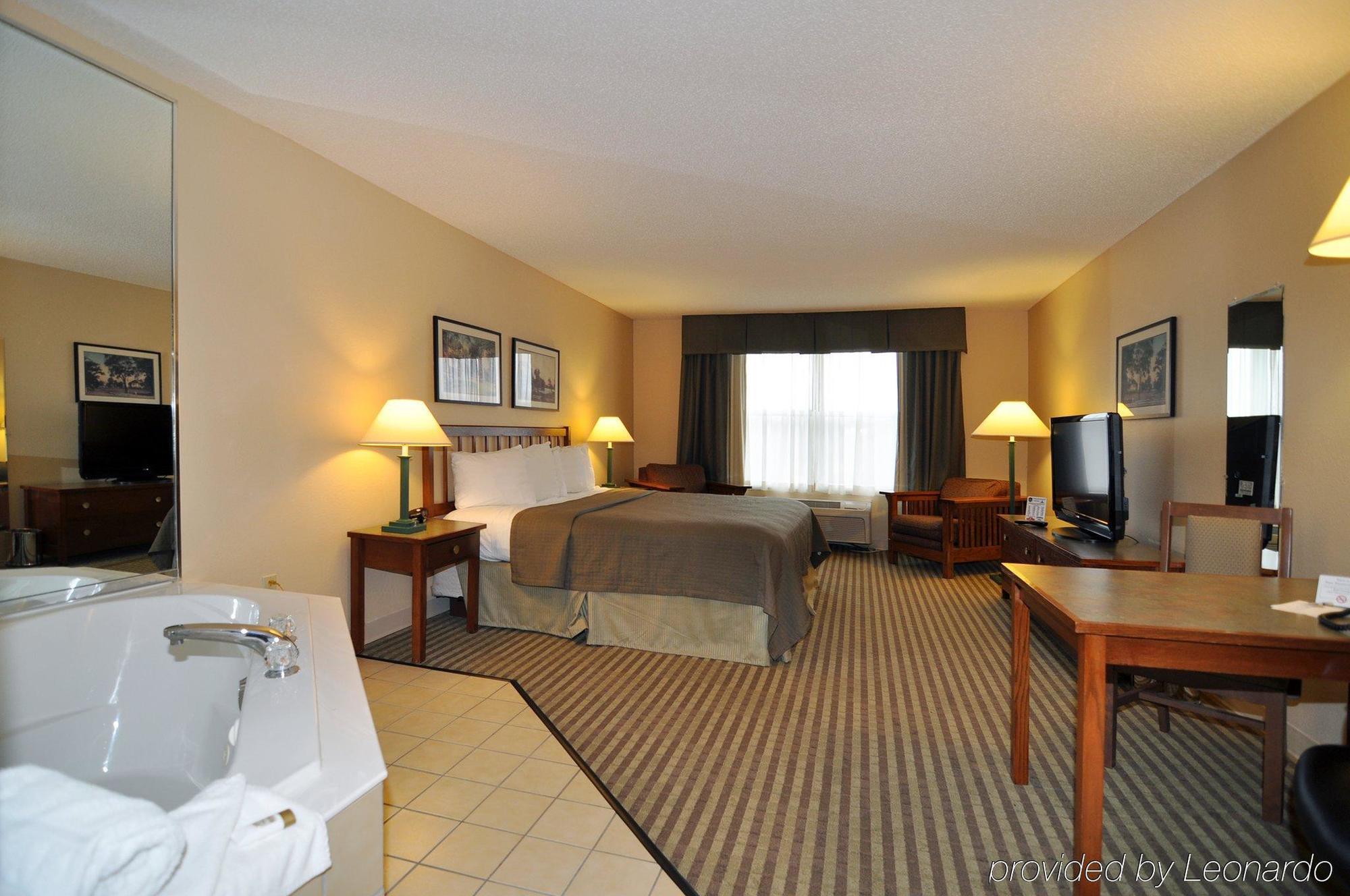 Norwood Inn And Suites Chaska Room photo