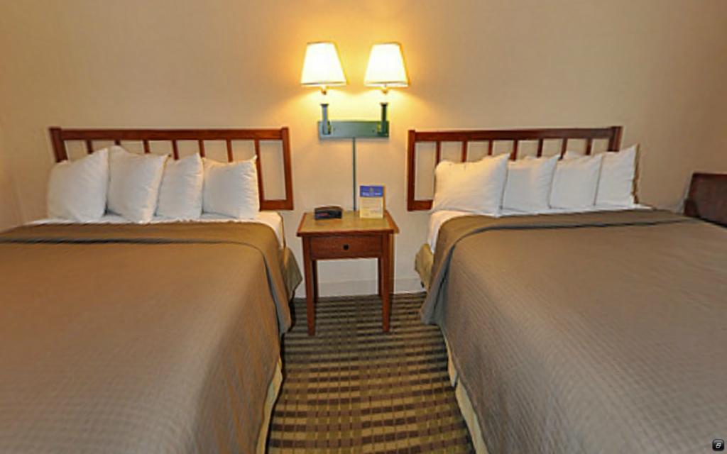 Norwood Inn And Suites Chaska Room photo