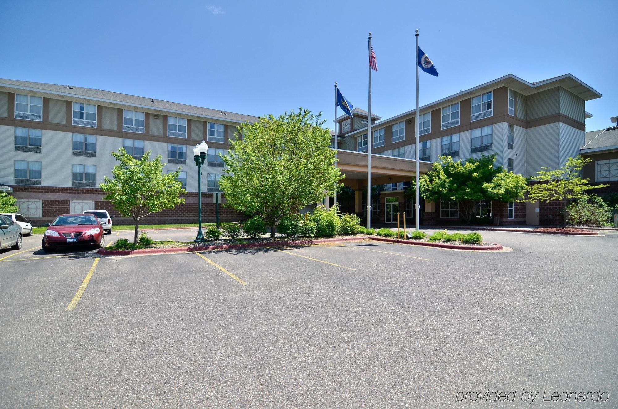 Norwood Inn And Suites Chaska Exterior photo