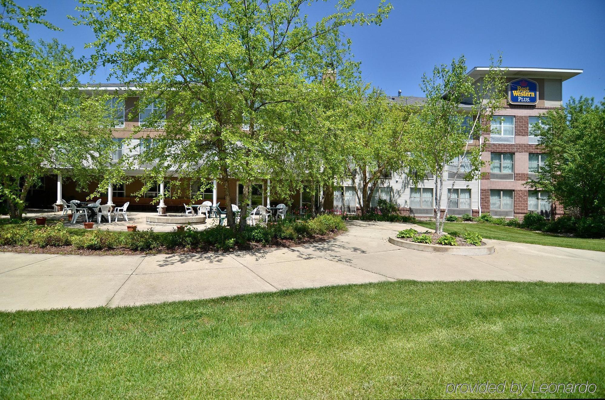 Norwood Inn And Suites Chaska Exterior photo