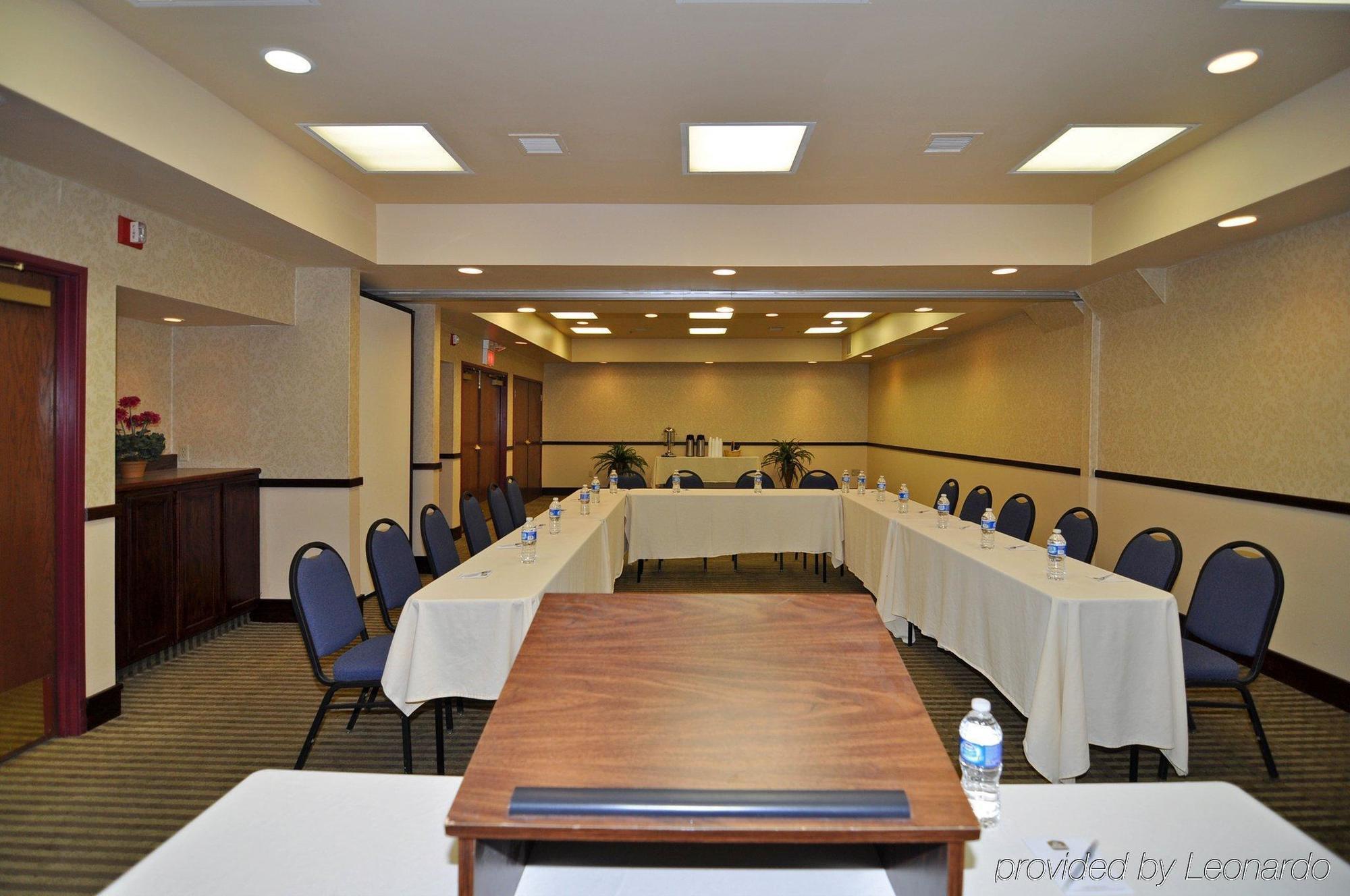 Norwood Inn And Suites Chaska Business photo