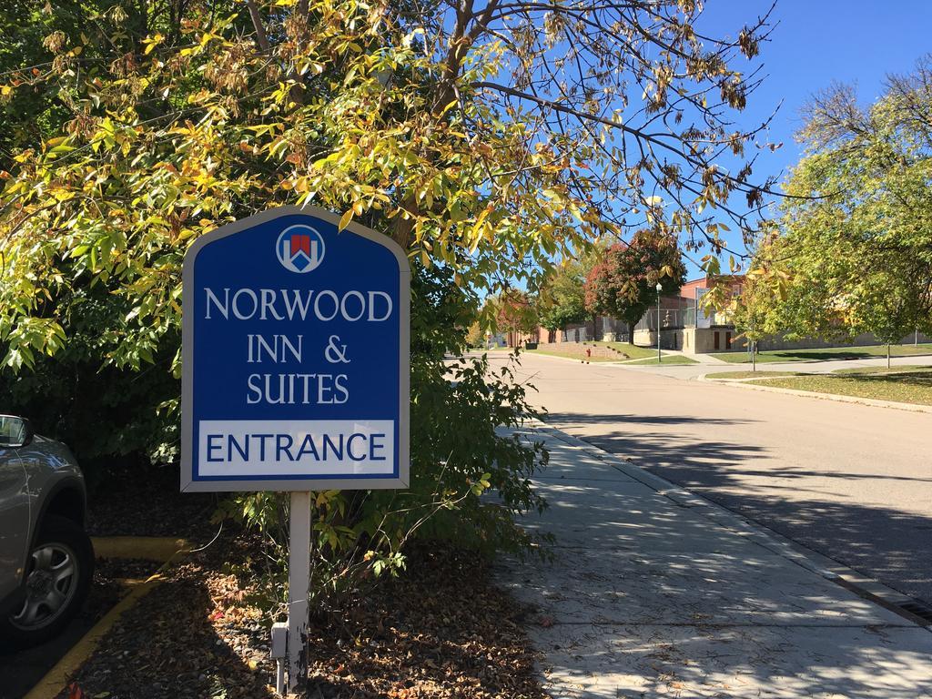 Norwood Inn And Suites Chaska Exterior photo