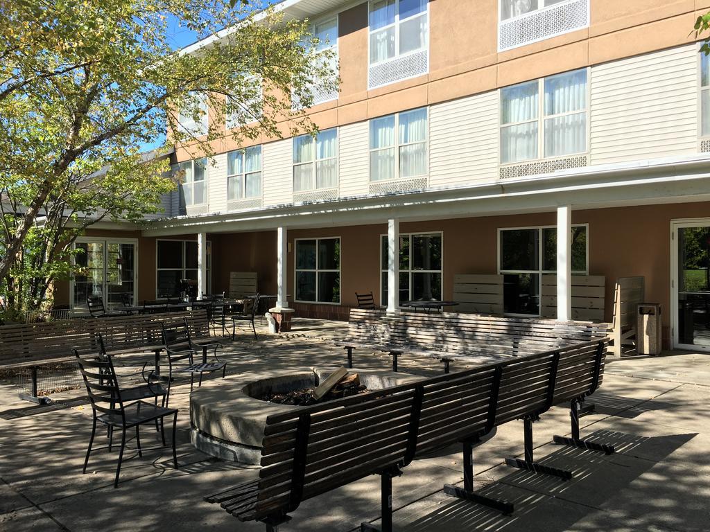 Norwood Inn And Suites Chaska Exterior photo