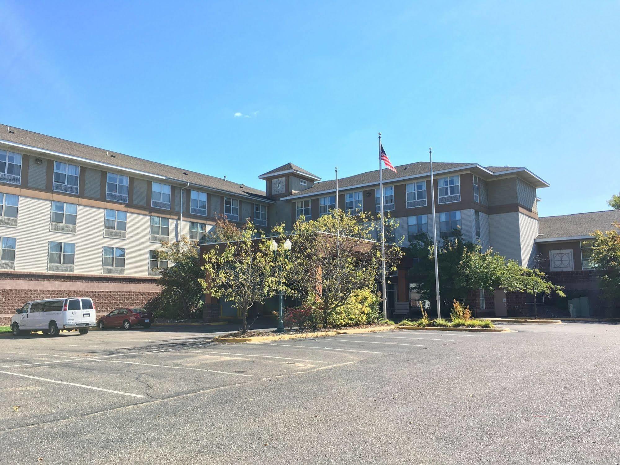 Norwood Inn And Suites Chaska Exterior photo
